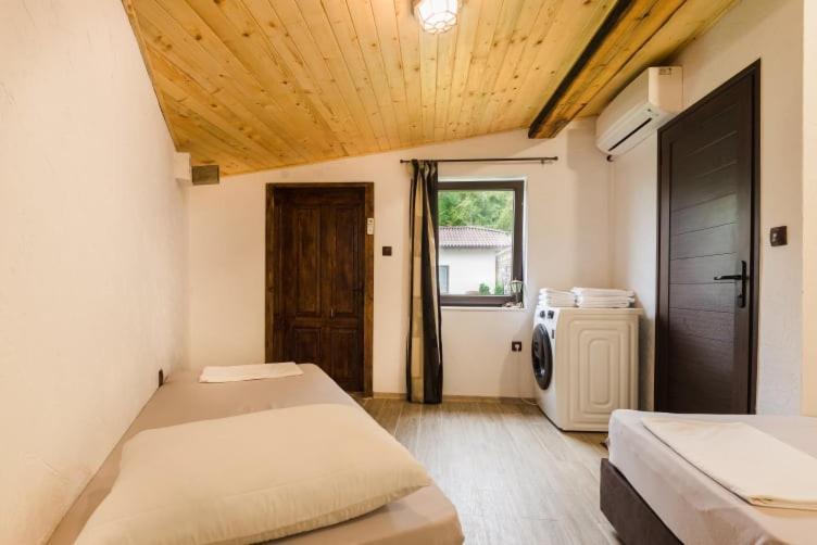 Guest House Hristova Kashta - Христова Къща Cherni Vrŭkh Eksteriør bilde