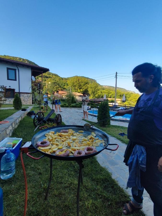 Guest House Hristova Kashta - Христова Къща Cherni Vrŭkh Eksteriør bilde