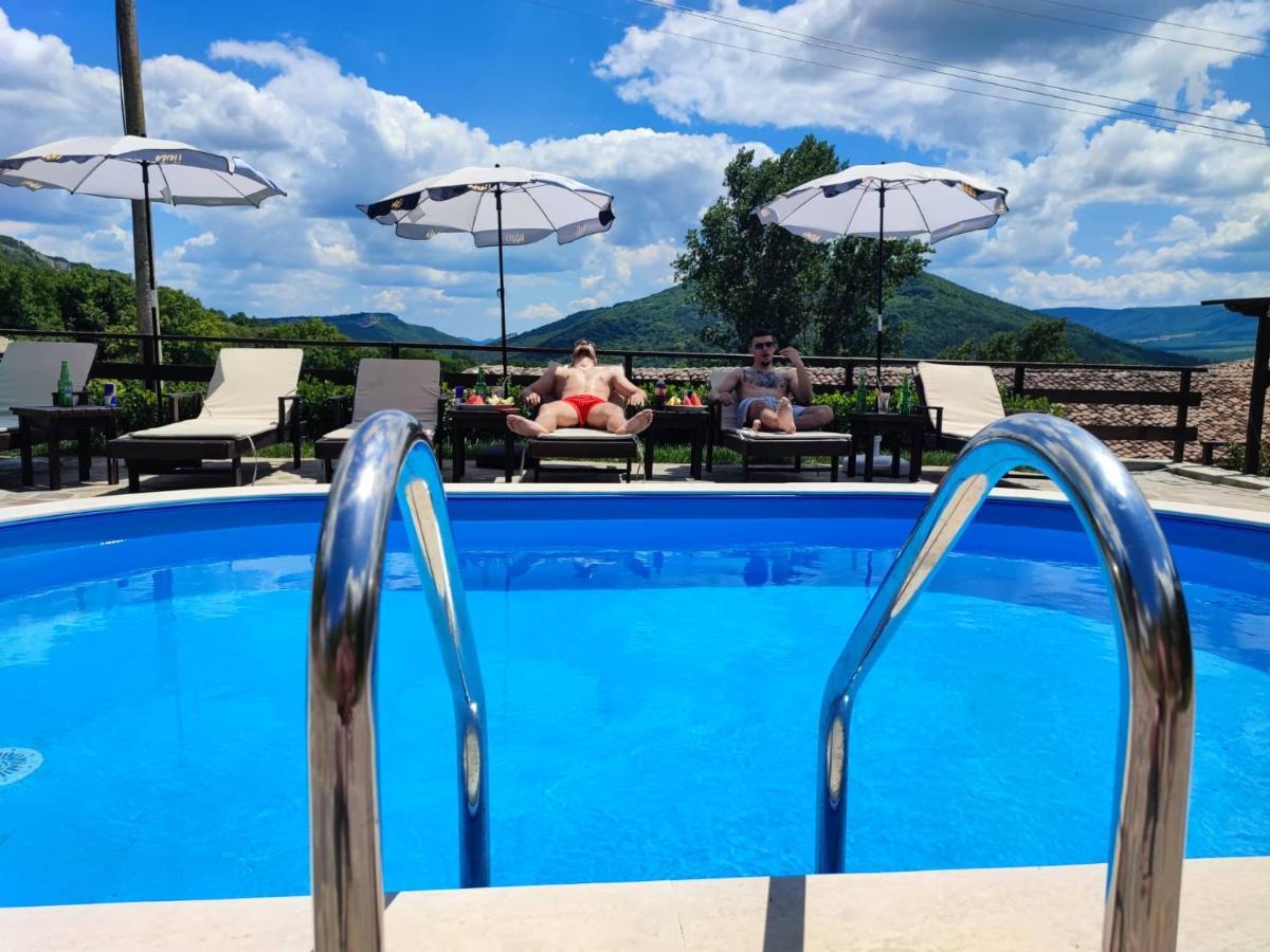 Guest House Hristova Kashta - Христова Къща Cherni Vrŭkh Eksteriør bilde